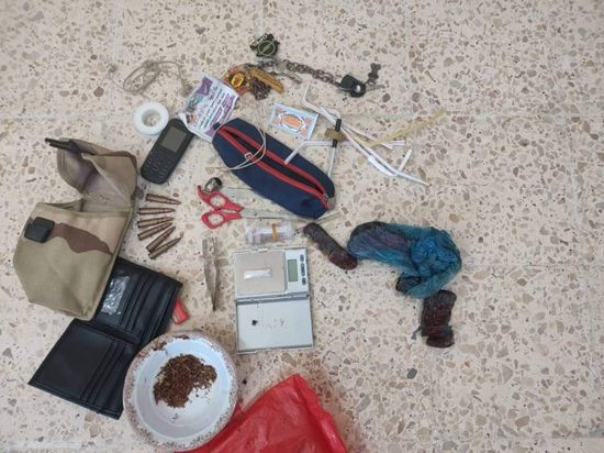 حارس مدرسة يروج للمخدرات في ساحل حضرموت