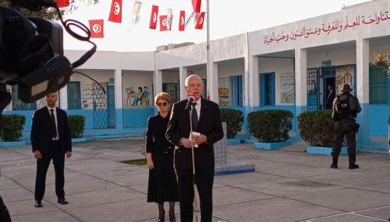 الرئيس التونسي يدلي بصوته في الانتخابات التشريعية