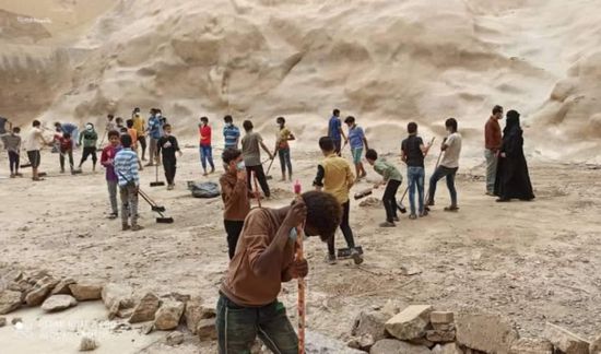 انتقالي صيرة يدشن حملة لرفع المخلفات من صهاريج عدن