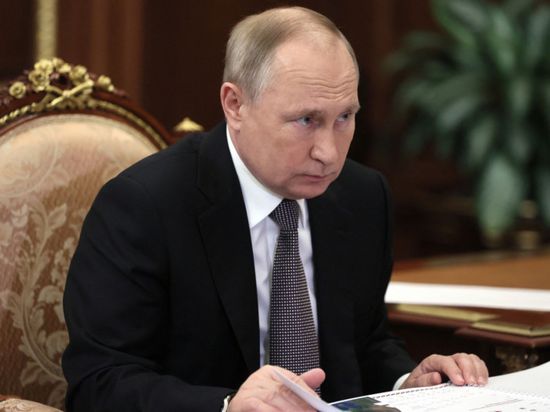 بوتين يطلب مقترحات من القادة العسكريين بشأن الحرب