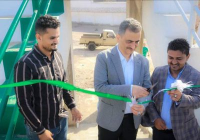 لملس يفتتح مشروعين خدميين في الشيخ عثمان