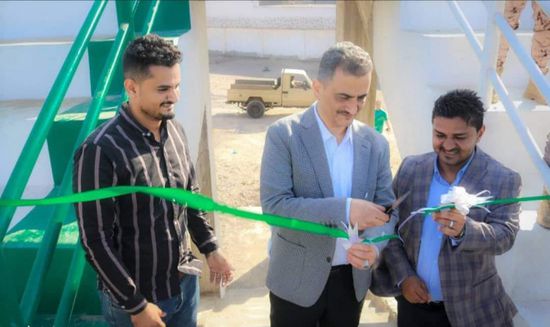 لملس يفتتح مشروعين خدميين في الشيخ عثمان