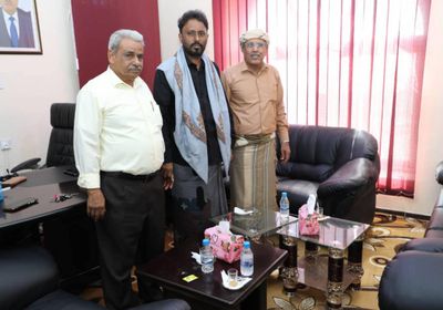 متحدث "الانتقالي" يلتقي رئيس مؤتمر حضرموت الجامع