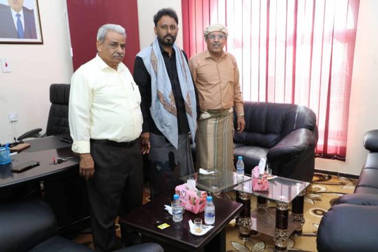 متحدث "الانتقالي" يلتقي رئيس مؤتمر حضرموت الجامع