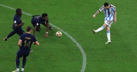 ميسي يعيد الأرجنتين للتقدم في مواجهة فرنسا