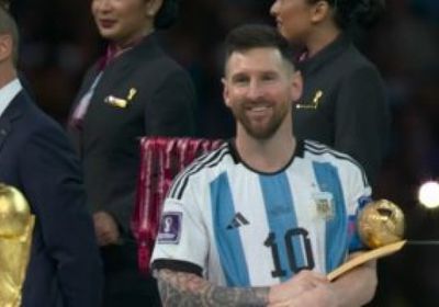 ميسي يفوز بجائزة أفضل لاعب بكأس العالم
