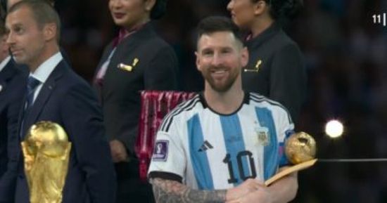 ميسي يفوز بجائزة أفضل لاعب بكأس العالم
