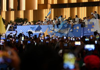 المنتخب الأرجنتيني يواصل احتفالاته رفقة الجمهور بالدوحة
