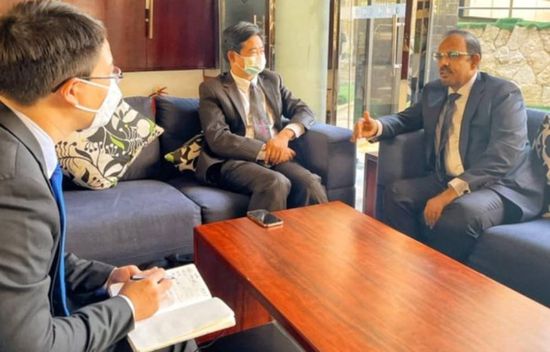 محافظ حضرموت والسفير الصيني يبحثان آفاق التعاون التنموي