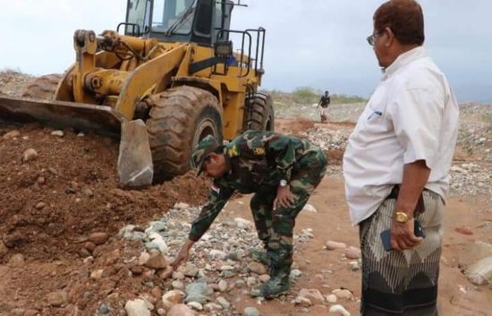 بتوجيهات الرئيس الزُبيدي.. فتح طريق حيبق الساحل الغربي في سقطرى