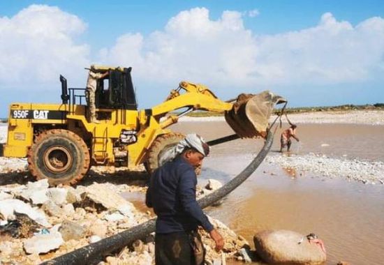 "الأول مشاة" ينجح بإعادة إمدادات المياه بمناطق في سقطرى