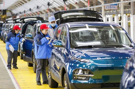 الصين تدشن مرحلة جديدة من إنتاج السيارات الكهربائية