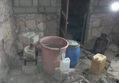 ضبط صاحب مصنع خمور في المكلا