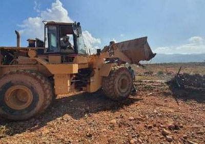 تواصل أعمال صيانة سور مطار سقطرى