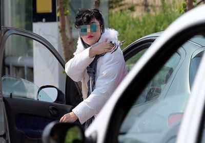 دخلن دون حجاب.. إيران تغلق مركزًا تجاريًا بسبب فتيات