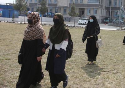طالبان توجه بعدم حضور المعلمات والموظفات للجامعات الأفغانية