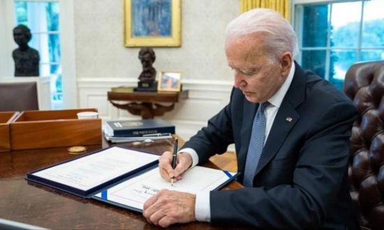 بايدن يوقع ميزانية الدفاع لعام 2023