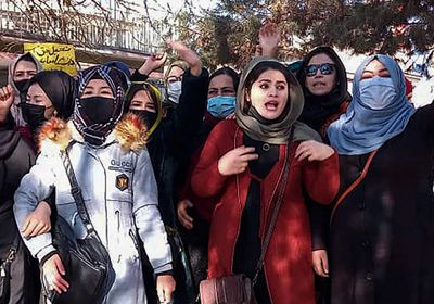 الاتحاد الأوروبي يستنكر منع طالبان النساء من العمل في المنظمات