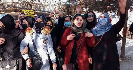 الاتحاد الأوروبي يستنكر منع طالبان النساء من العمل في المنظمات