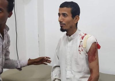عنصر حوثي يستهدف شابا بعيار ناري في تعز