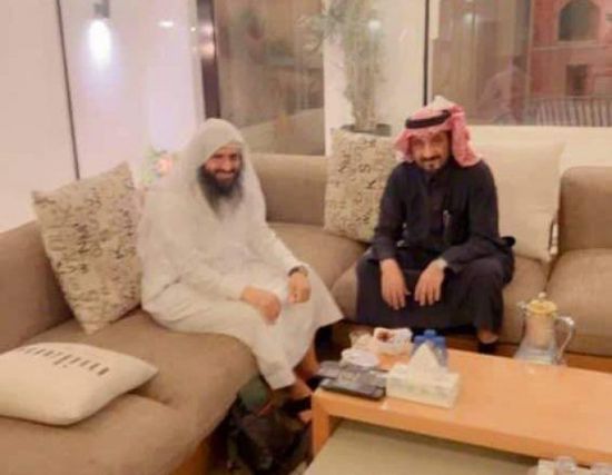 الوالي وآل مالح يبحثان أزمة عدم انتظام مرتبات الحزام