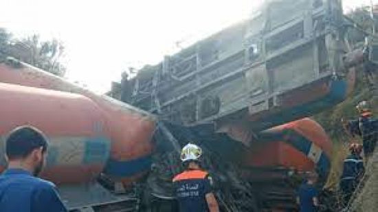 تسمم 51 شخصًا في انحراف قطار ينقل الأمونيا بصربيا