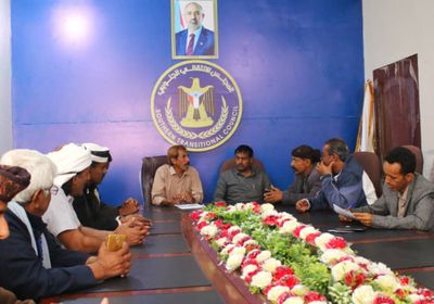 انتقالي عتق يجدد انحيازه لمطالب اعتصام عارين