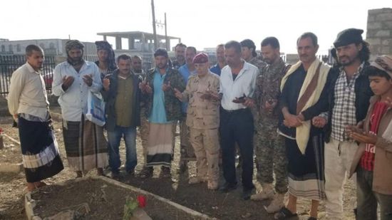 انتقالي الضالع يضع أكاليل الزهور على مقابر شهداء مجزرة سناح