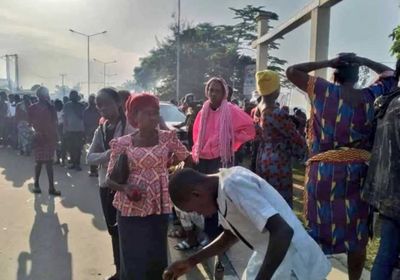 مصرع 7 أشخاص واصابة 29 آخرين في اصطدام سيارة بنيجيريا