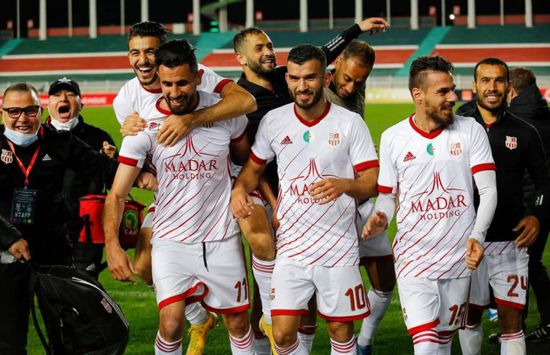 شباب بلوزداد يتصدر دوري الجزائر بالفوز على أمل