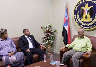 الجعدي والثقلي يستعرضان الأوضاع المعيشية في سقطرى