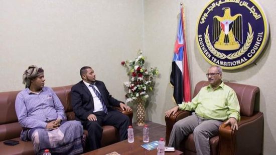 الجعدي والثقلي يستعرضان الأوضاع المعيشية في سقطرى