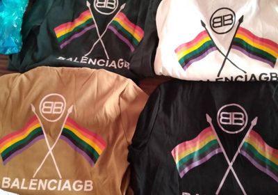 مصادرة ملابس تحمل شعار المثلية في الحبيلين