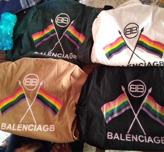 مصادرة ملابس تحمل شعار المثلية في الحبيلين