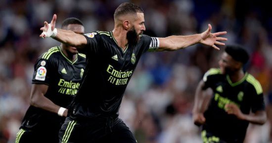 ريال مدريد يهزم بلد الوليد بثنائية بنزيما