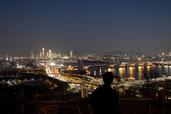 كوريا الجنوبية تتجه إلى رفع أسعار الكهرباء