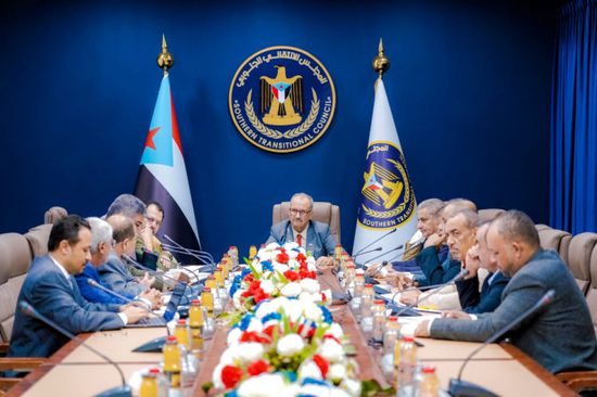 رئاسة الانتقالي تطلع على إنجازات فريق الحوار الجنوبي بالداخل