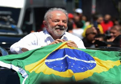 الرئيس البرازيلي يلقي نظرة الوداع على بيليه