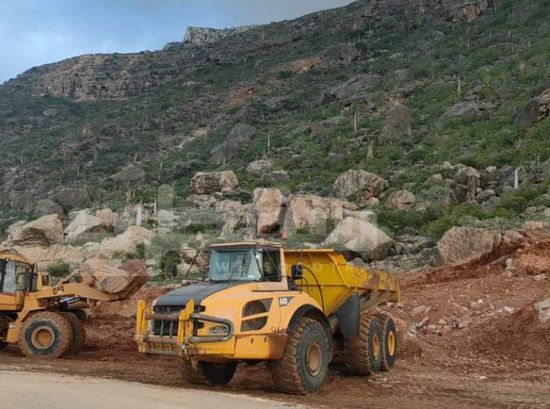 تطوير طريق حيبق بسقطرى لتأمين المسافرين