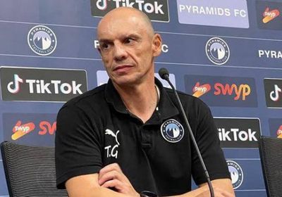 رسميًا.. بيراميدز يقيل تاكيس جونياس مدرب الفريق