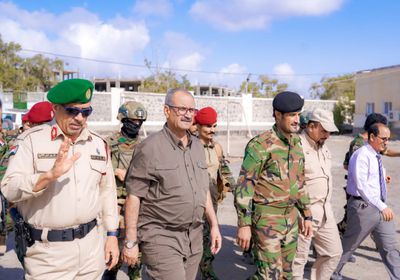 وفد "أمانة الانتقالي" يتفقد مقر قيادة الحزام الأمني في عدن