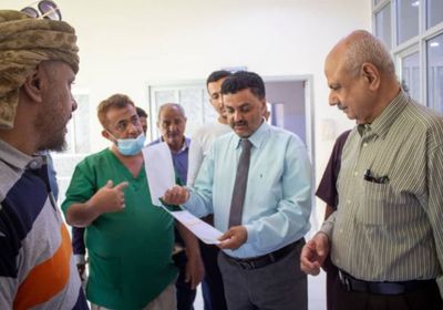 انتقالي عدن يدعم "العليا للتأمين الصحي" بخزاني مياه