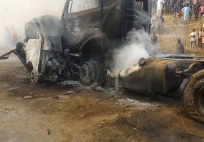 نيجيريا.. مصرع 18 شخصا حرقا إثر تصادم مروع  