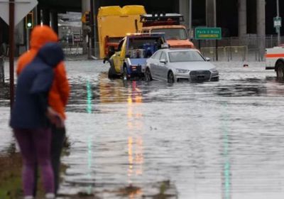 انقطاع الكهرباء عن آلاف الأشخاص جراء فيضانات بكالفورنيا