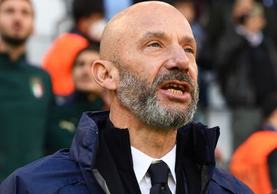 وفاة فيالي نجم كرة القدم الإيطالي