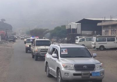 بموكب غفير.. تشييع 3 من شهداء تفجير أبين إلى محافظة الضالع