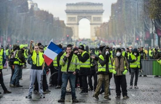 أنصار السترات الصفراء ينظمون مظاهرات ضد التضخم بباريس