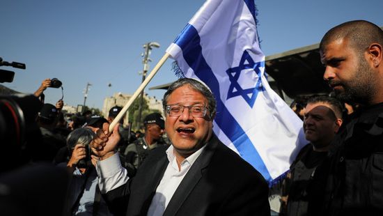 "بن غفير" يحظر رفع العلم الفلسطيني بالمدن العربية بإسرائيل