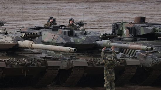 بريطانيا تدرس تزويد أوكرانيا بالأسلحة
