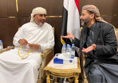 خلال تواجده في الرياض.. الرئيس الزُبيدي يعزي بوفاة الأحمر